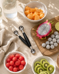 Melon Ball Scoop Set käytössä hedelmäasetelman valmistuksessa